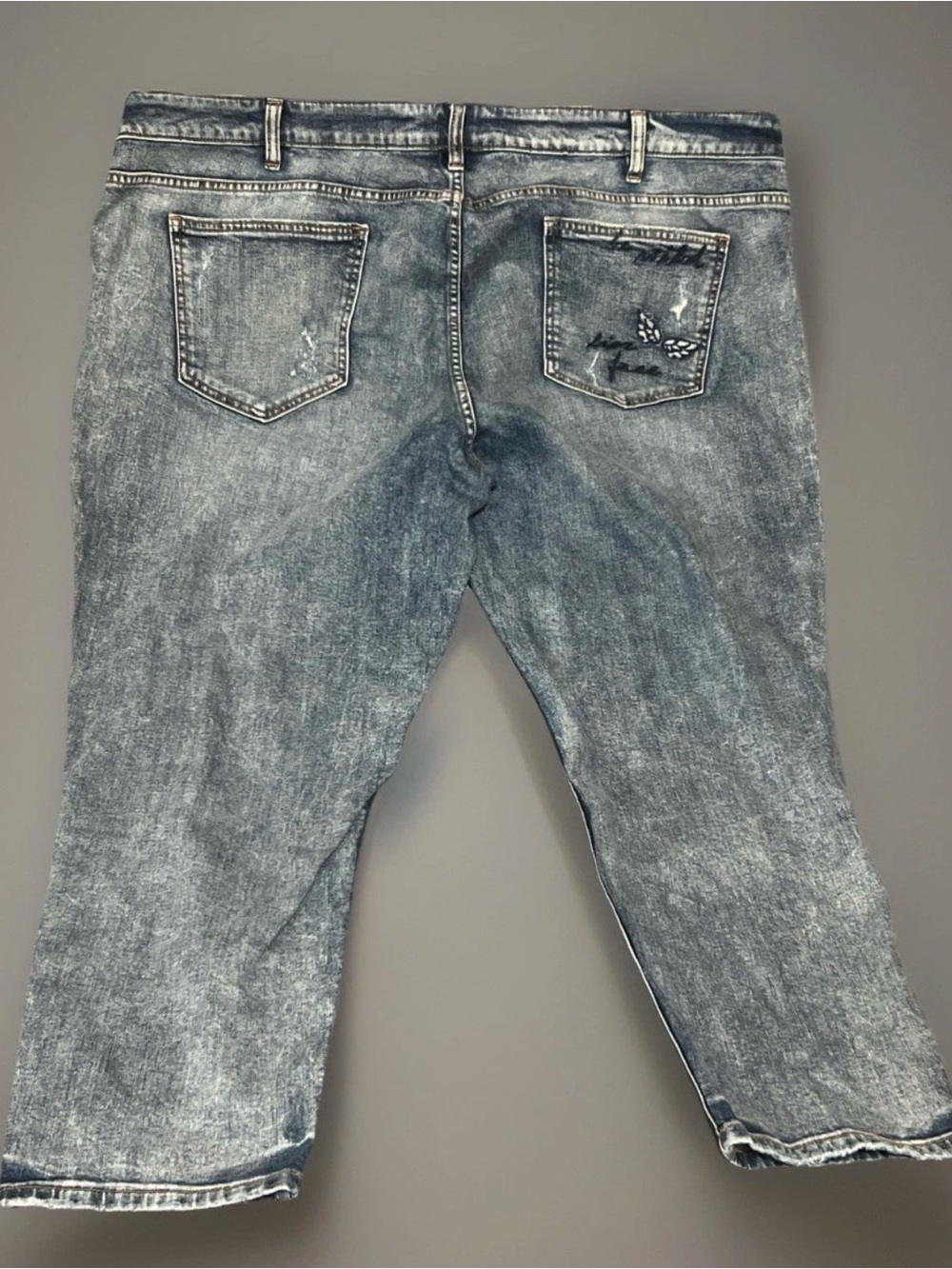 Silver Jeans Elyse Slim Crop Women's W22/L26 Distressed Embroidered Denim J05 - Picture 3 of 3